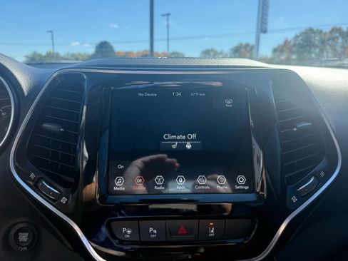 Used 2021 Jeep Cherokee Limited image 23