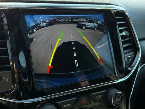 Certified 2020 Jeep Grand Cherokee Limited w/ Luxury Group II image 24