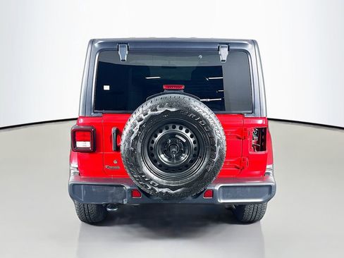 Used 2019 Jeep Wrangler Unlimited Sahara image 6