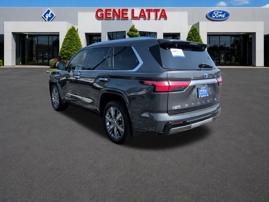 Used 2023 Toyota Sequoia Capstone AWD/4WD image 5