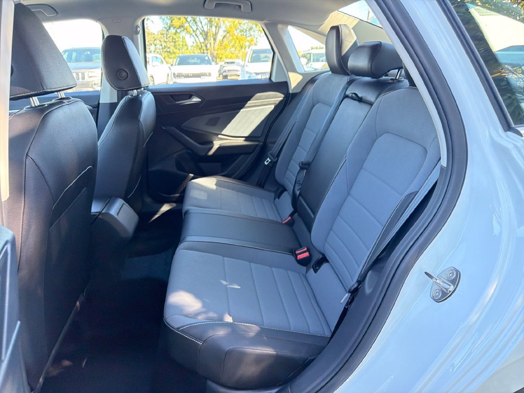 Used 2025 Volkswagen Jetta SE w/ Sunroof Package FWD image 27