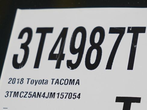 Used 2018 Toyota Tacoma TRD Off-Road AWD/4WD image 27