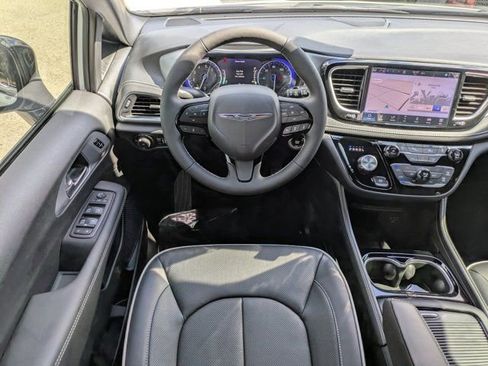 New 2026 Chrysler Pacifica Limited w/ S Appearance Package image 19