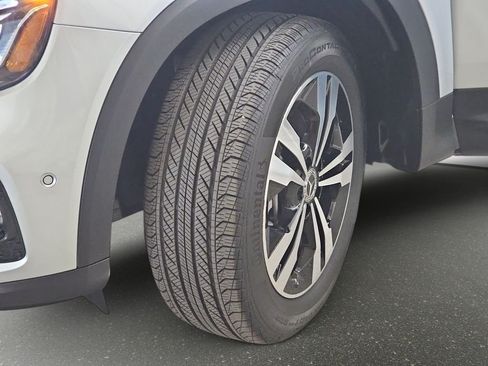 Used 2026 Mercedes-Benz GLB 250 4MATIC image 35