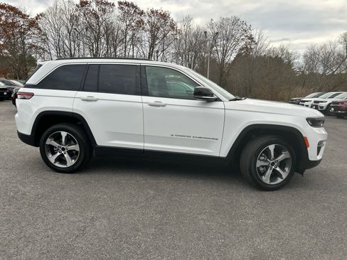 New 2025 Jeep Grand Cherokee Limited w/ Luxury Tech Group II image 4
