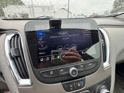 Used 2021 Chevrolet Malibu LT FWD image 8