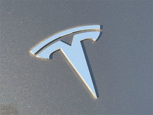 Used 2023 Tesla Model Y Long Range image 13