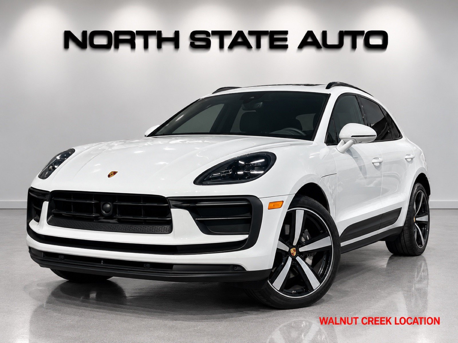 Used 2023 Porsche Macan AWD/4WD image 1