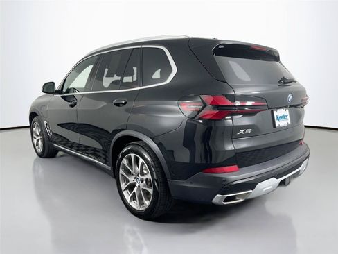 Used 2026 BMW X5 xDrive50e w/ Premium Package AWD/4WD image 4