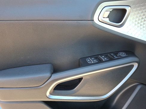 Used 2025 Kia Soul S image 11