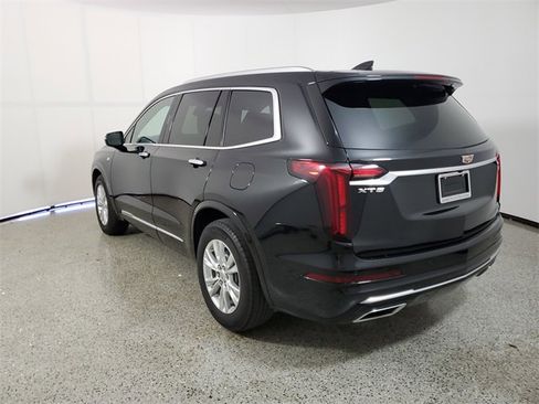Used 2022 Cadillac XT6 Luxury image 3