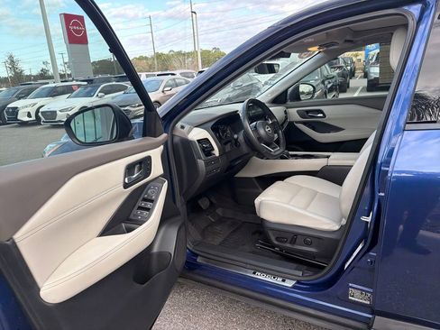 Used 2023 Nissan Rogue SL w/ SL Premium Package image 13