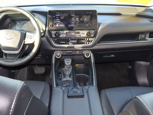 Used 2025 Toyota Grand Highlander XLE image 11