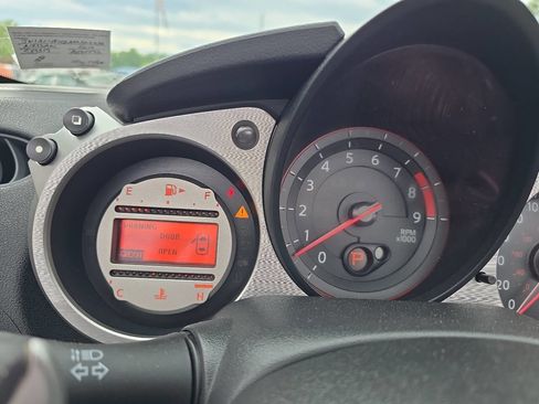 Used 2010 Nissan 370Z Touring w/ Sport Pkg RWD image 35