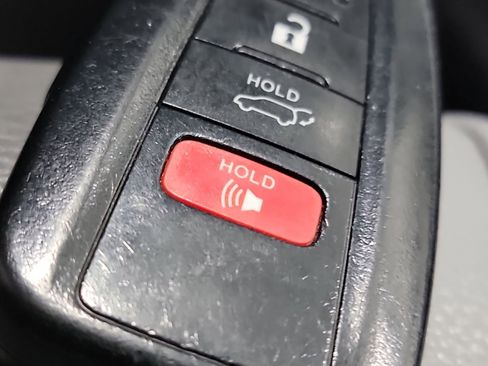 Used 2020 Toyota Highlander XLE AWD/4WD image 32