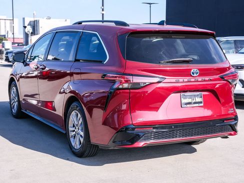 Certified 2021 Toyota Sienna XSE AWD/4WD image 6