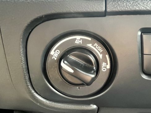 Used 2026 Nissan Frontier PRO-4X AWD/4WD image 25