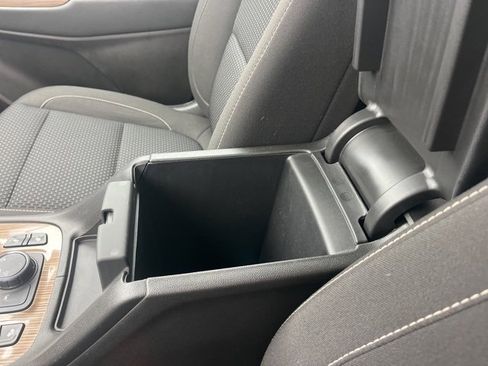 Used 2023 GMC Acadia SLE w/ Driver Convenience Package image 34