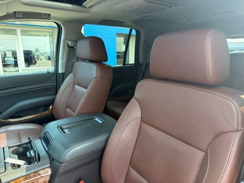 Used 2020 Chevrolet Tahoe Premier w/ Premier Plus Edition AWD/4WD image 17