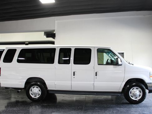 Used 2008 Ford E-350 and Econoline 350 XL RWD image 2