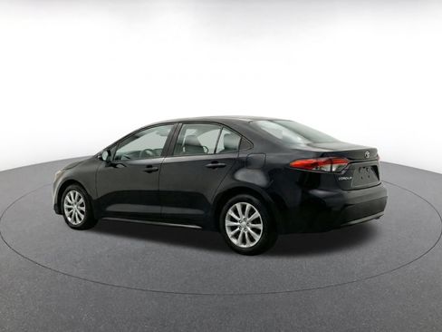 Used 2025 Toyota Corolla LE FWD image 7