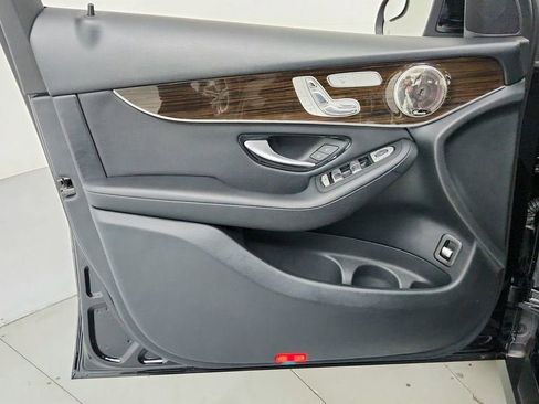 Used 2020 Mercedes-Benz GLC 300 4MATIC image 11