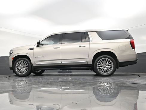 Used 2023 GMC Yukon XL SLT w/ SLT Luxury Package RWD image 20