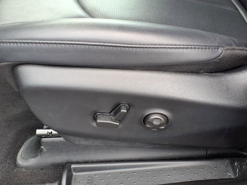 Used 2025 Chrysler Pacifica Select FWD image 9