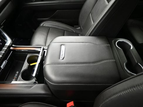 Used 2025 GMC Yukon XL Denali image 15