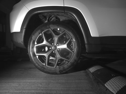 Used 2025 Jeep Compass Limited image 15