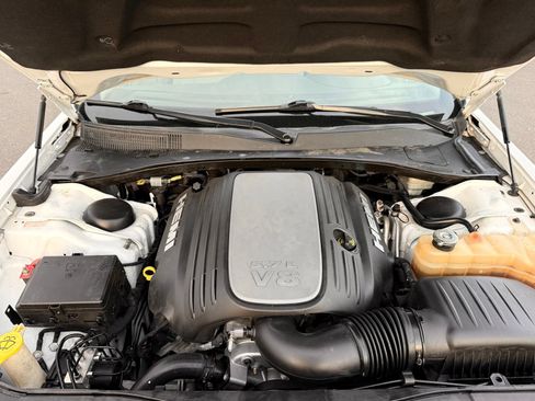 Used 2014 Chrysler 300 C RWD image 51