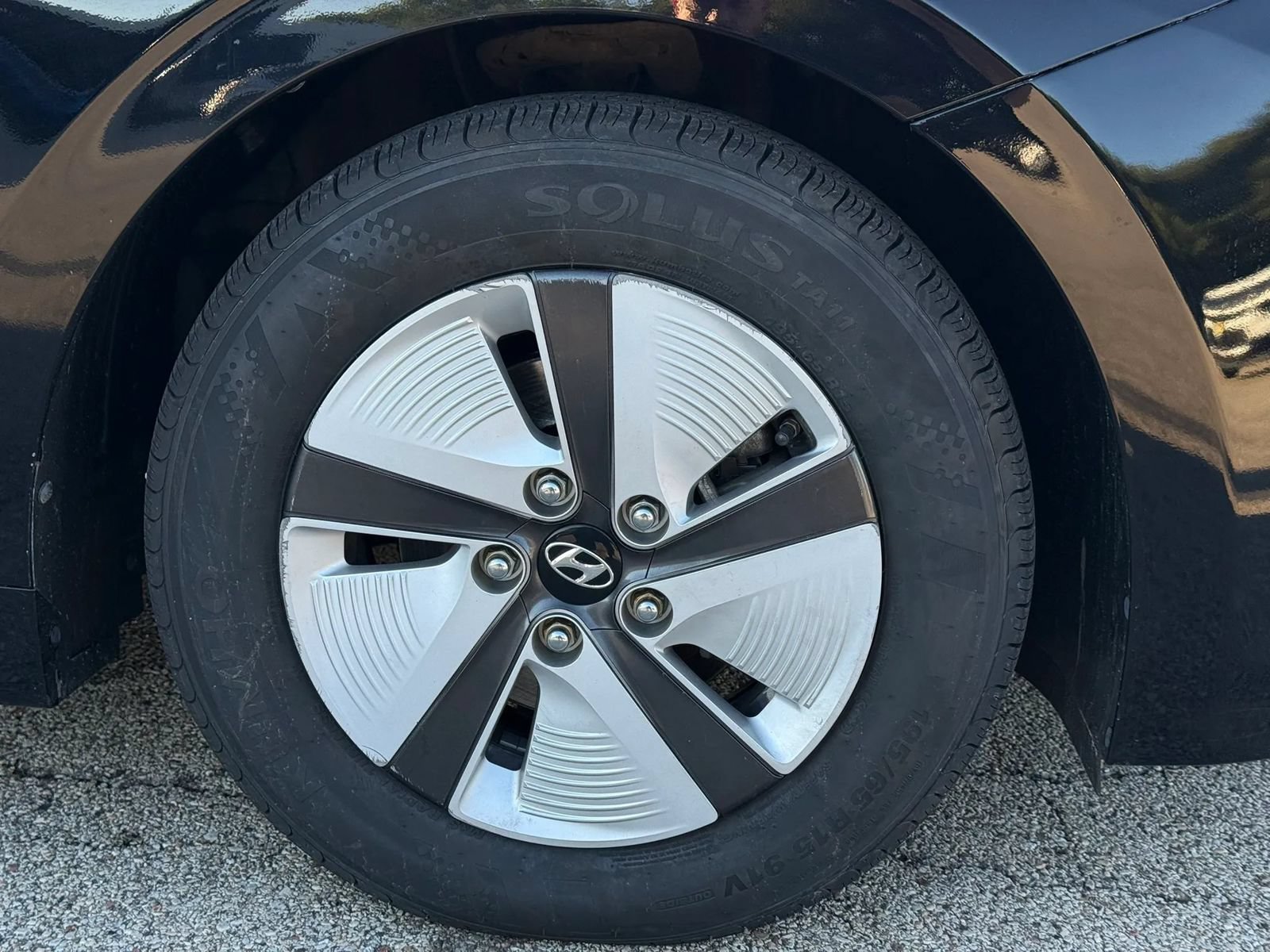 Used 2018 Hyundai Ioniq Blue FWD image 34