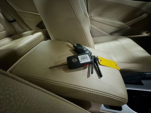 Used 2013 Volkswagen Passat 2.5 SE image 38