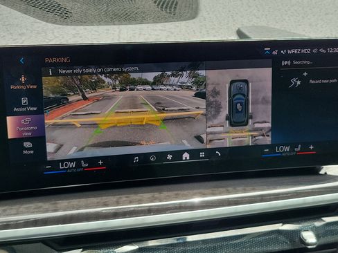 Used 2024 BMW X5 xDrive40i w/ M Sport Package image 31