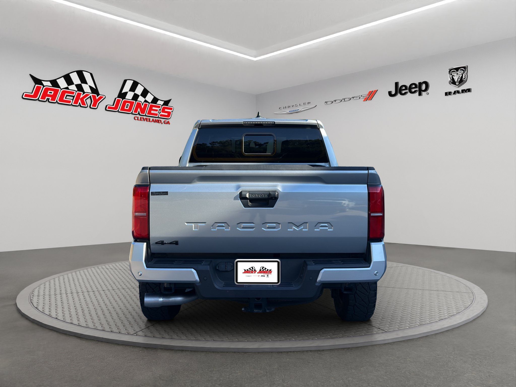 Used 2024 Toyota Tacoma TRD Sport w/ TRD Sport Upgrade Package AWD/4WD image 8