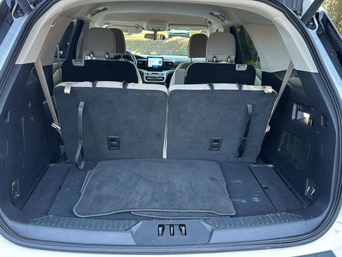 Used 2021 Ford Explorer XLT image 29