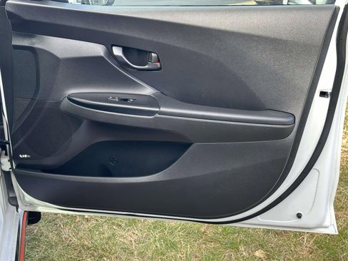 Used 2020 Hyundai Veloster N w/ Performance Package image 27