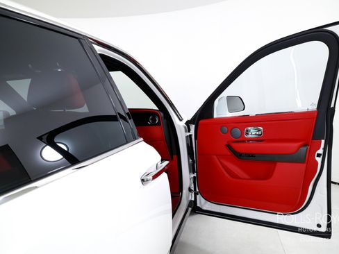 New 2026 Rolls-Royce Cullinan image 35