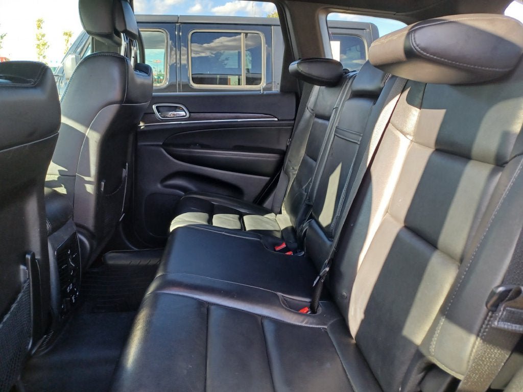 Used 2018 Jeep Grand Cherokee Limited AWD/4WD image 28