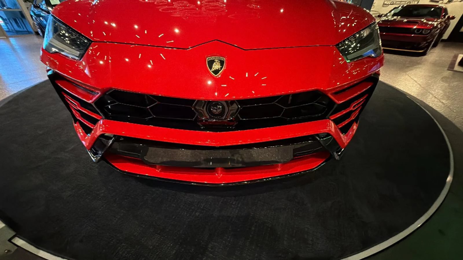 Used 2019 Lamborghini Urus AWD/4WD image 9