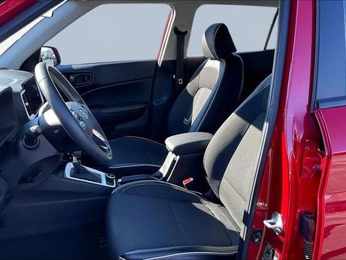 Used 2023 Hyundai Venue Limited image 15