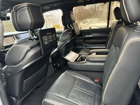 Used 2024 Jeep Grand Wagoneer Series III w/ Rear Seat Video Group 1 AWD/4WD image 23