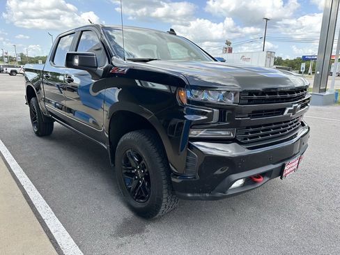 Used 2021 Chevrolet Silverado 1500 LT Trail Boss w/ Convenience Package II image 4