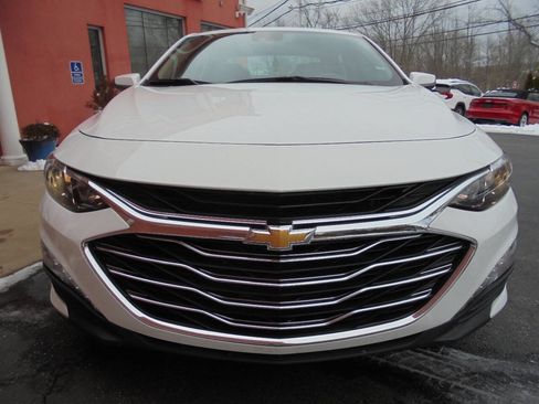 Used 2024 Chevrolet Malibu LT image 3