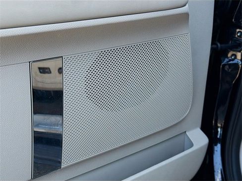 Used 2016 Lincoln Navigator Select image 24