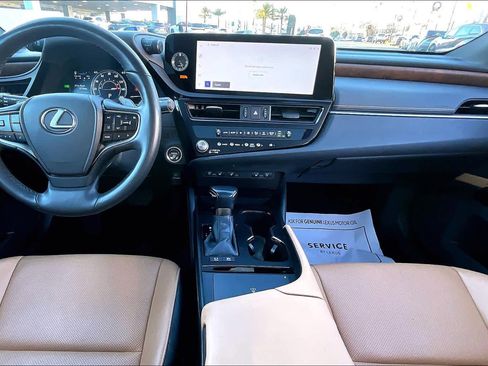 Used 2024 Lexus ES 300h w/ Premium Package image 16