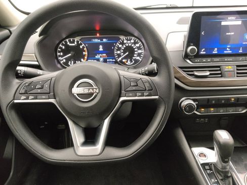 Used 2024 Nissan Altima 2.5 SV image 22