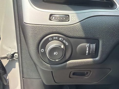 Used 2022 Jeep Cherokee Latitude w/ Sun & Sound Group AWD/4WD image 24