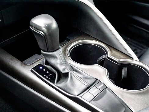 Used 2024 Toyota Camry SE image 25