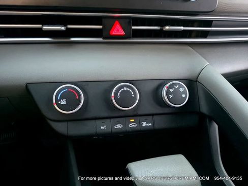 Used 2024 Hyundai Elantra SE image 48